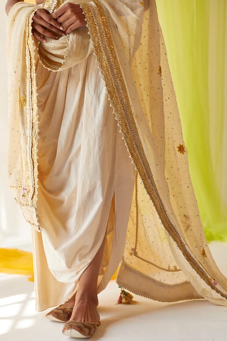 Priyanka Singh White Cotton, Mul Silk Mukaish Embroidered Drape Attached Blouse And Lehenga Set Online at Aza Fashions Priyanka Singh_White Cotton, Mul Silk Mukaish Embroidered Drape Attached Blouse And Lehenga Set_Online_at_Aza_Fashions