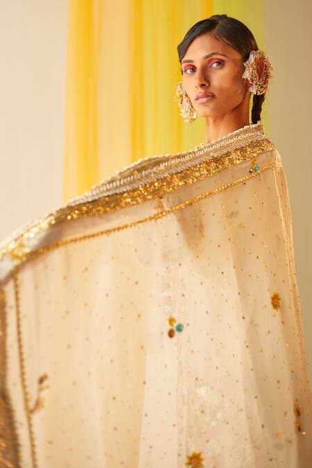 Buy Priyanka Singh White Cotton, Mul Silk Mukaish , Sequins, Zardozi V Neck Kurta Set Online at Aza Fashions Buy_Priyanka Singh_White Cotton, Mul Silk Mukaish , Sequins, Zardozi V Neck Kurta Set _Online_at_Aza_Fashions