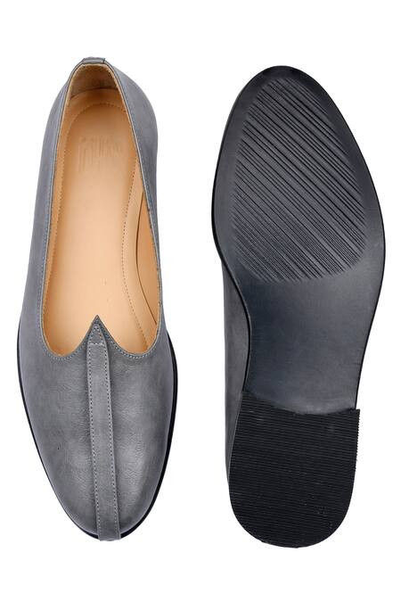 Sko_Grey Plain Almond Toe Leather Mojaris _Online_at_Aza_Fashions