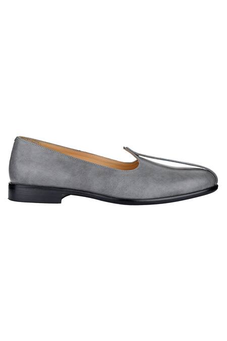 Buy_Sko_Grey Plain Almond Toe Leather Mojaris _Online_at_Aza_Fashions