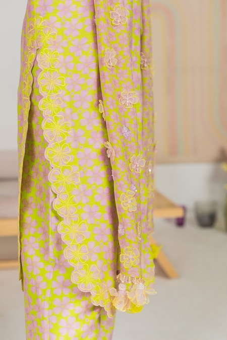 Buy_Madzin_Green Kurta Pant Floral Print, 3d Applique V Neck And Set _Online_at_Aza_Fashions