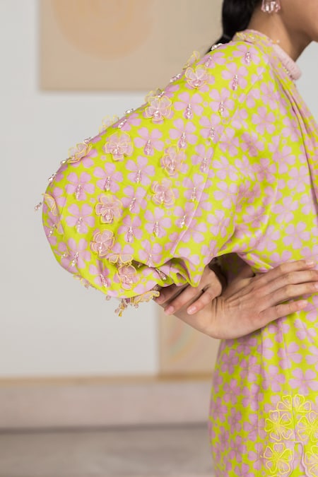 Shop_Madzin_Green Kurta Pant Floral Print, 3d Applique V Neck And Set _Online_at_Aza_Fashions