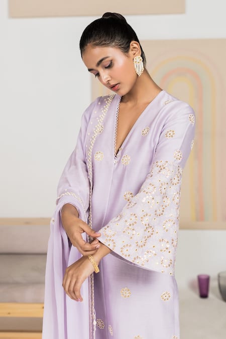 Madzin_Purple Chanderi, Chikankari, Silk Chiffon Floral Motifs V Embroidered Kurta Set _Online_at_Aza_Fashions