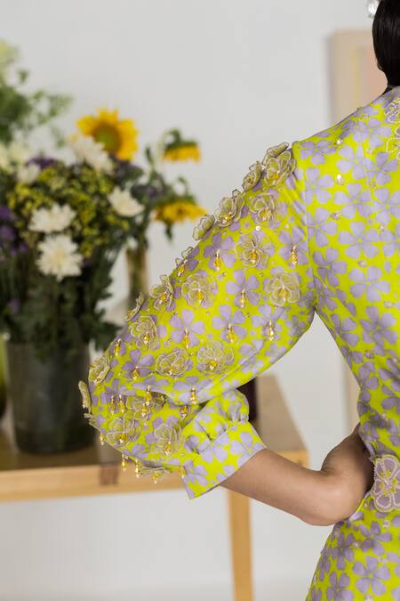 Shop Madzin Green Jacket Silk Chanderi Bead Work, Floral Print, 3d Applique V With Belt Online at Aza Fashions Shop_Madzin_Green Jacket Silk Chanderi Bead Work, Floral Print, 3d Applique V With Belt _Online_at_Aza_Fashions