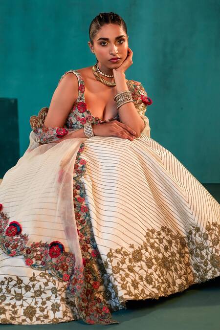 Buy Agunj By Gunjan Arora White Pure And Organza Lining Floral Embroidered Cape & Lehenga Set Online at Aza Fashions Buy_Agunj By Gunjan Arora_White Pure And Organza Lining Floral Embroidered Cape & Lehenga Set_Online_at_Aza_Fashions