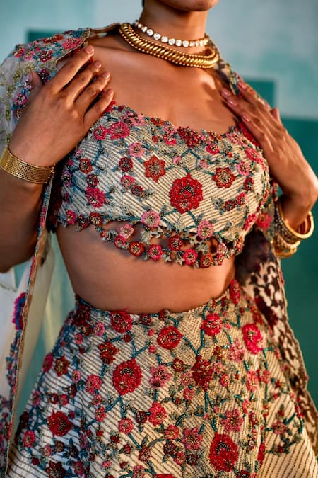 Agunj By Gunjan Arora White Pure And Organza Lining Floral Embroidered Cape & Lehenga Set at Aza Fashions Agunj By Gunjan Arora_White Pure And Organza Lining Floral Embroidered Cape & Lehenga Set_at_Aza_Fashions