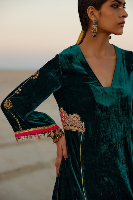 Rajiramniq Green Silk Velvet Thread Work Blunt V Neck Embroidered Kurta And Pant Set Online at Aza Fashions Rajiramniq_Green Silk Velvet Thread Work Blunt V Neck Embroidered Kurta And Pant Set _Online_at_Aza_Fashions