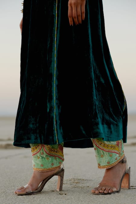 Buy Rajiramniq Green Silk Velvet Thread Work Blunt V Neck Embroidered Kurta And Pant Set Online at Aza Fashions Buy_Rajiramniq_Green Silk Velvet Thread Work Blunt V Neck Embroidered Kurta And Pant Set _Online_at_Aza_Fashions