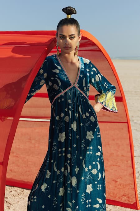 Buy_Rajiramniq_Blue Silk Velvet Floral, Thread Work V Neck Printed Kurta And Palazzo Set _Online_at_Aza_Fashions