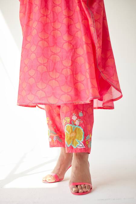 Rajiramniq Pink Cotton Silk Printed Shell V Neck Kaftan And Pant Set at Aza Fashions Rajiramniq_Pink Cotton Silk Printed Shell V Neck Kaftan And Pant Set _at_Aza_Fashions