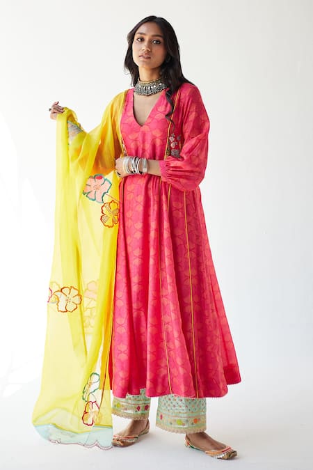 Rajiramniq Pink Cotton Silk, Kota, Modal Thread Work, Shell Print V Puff Sleeve Kurta Set 