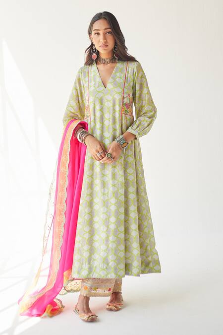 Rajiramniq_Grey Cotton Silk, Kota, Modal Thread Work, Shell Print V Puff Sleeve Kurta Set _Online_at_Aza_Fashions