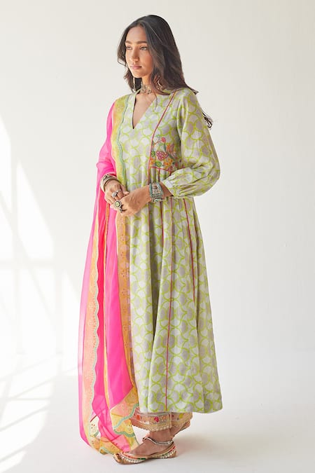 Buy_Rajiramniq_Grey Cotton Silk, Kota, Modal Thread Work, Shell Print V Puff Sleeve Kurta Set _Online_at_Aza_Fashions