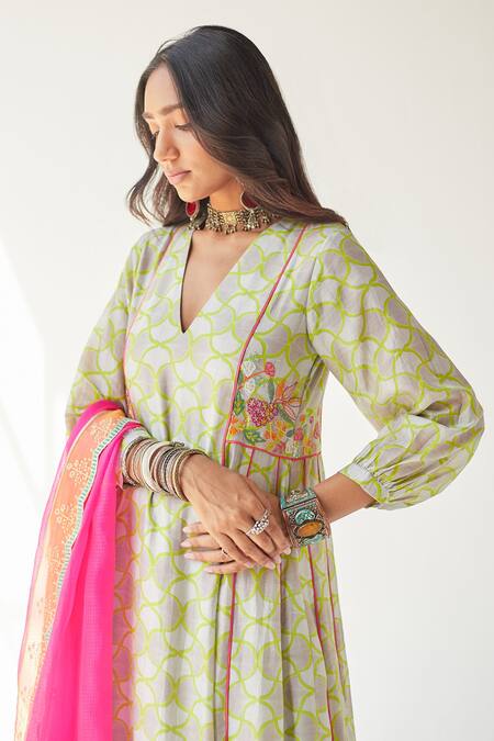 Shop_Rajiramniq_Grey Cotton Silk, Kota, Modal Thread Work, Shell Print V Puff Sleeve Kurta Set _Online_at_Aza_Fashions