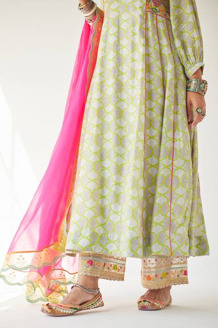 Rajiramniq_Grey Cotton Silk, Kota, Modal Thread Work, Shell Print V Puff Sleeve Kurta Set _at_Aza_Fashions