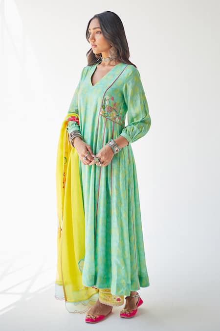 Shop Rajiramniq Green Cotton Silk, Kota, Modal Thread Work, Shell Print V Puff Sleeve Kurta Set at Aza Fashions Shop_Rajiramniq_Green Cotton Silk, Kota, Modal Thread Work, Shell Print V Puff Sleeve Kurta Set _at_Aza_Fashions