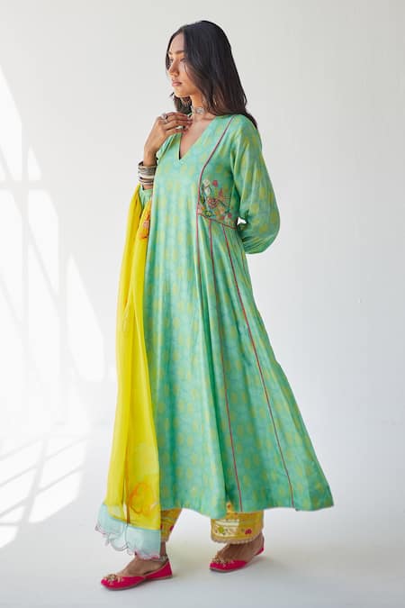 Rajiramniq Green Cotton Silk, Kota, Modal Thread Work, Shell Print V Puff Sleeve Kurta Set Online at Aza Fashions Rajiramniq_Green Cotton Silk, Kota, Modal Thread Work, Shell Print V Puff Sleeve Kurta Set _Online_at_Aza_Fashions