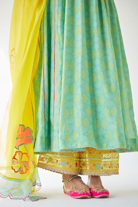 Rajiramniq Green Cotton Silk, Kota, Modal Thread Work, Shell Print V Puff Sleeve Kurta Set at Aza Fashions Rajiramniq_Green Cotton Silk, Kota, Modal Thread Work, Shell Print V Puff Sleeve Kurta Set _at_Aza_Fashions