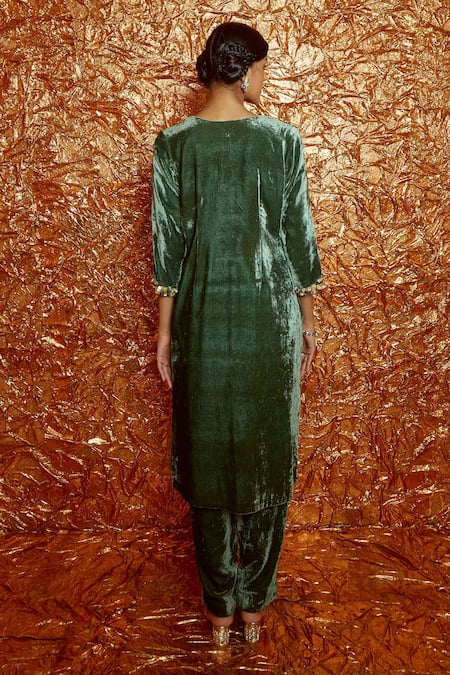 Nirmooha Velvet Kurta & Pant Set 