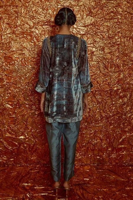 Nirmooha_Grey Velvet And Nokia Silk Notched Kurta & Pant Set _Online_at_Aza_Fashions