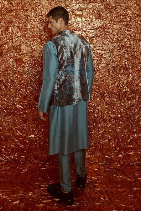 Nirmooha Velvet Bundi & Kurta Set 