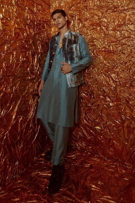 Shop Nirmooha Grey Velvet And Nokia Silk Bundi & Kurta Set Online at Aza Fashions Shop_Nirmooha_Grey Velvet And Nokia Silk Bundi & Kurta Set _Online_at_Aza_Fashions