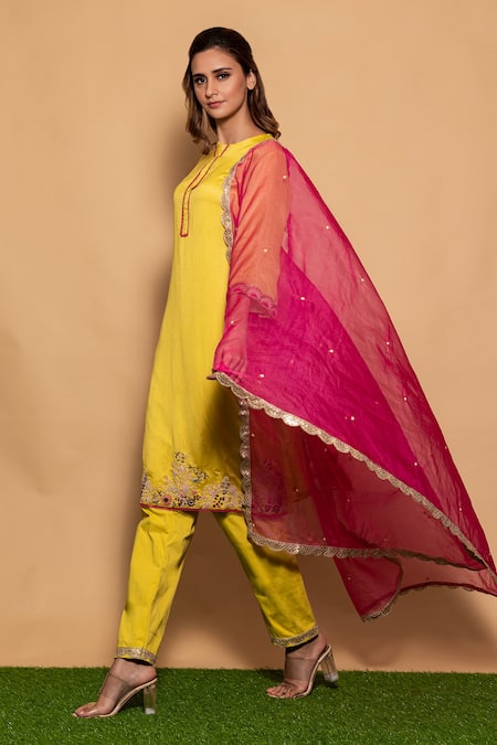 Vara By Vibha N Priti_Yellow Muga Silk Thread Work Round Placement Embroidered Kurta Set _Online_at_Aza_Fashions