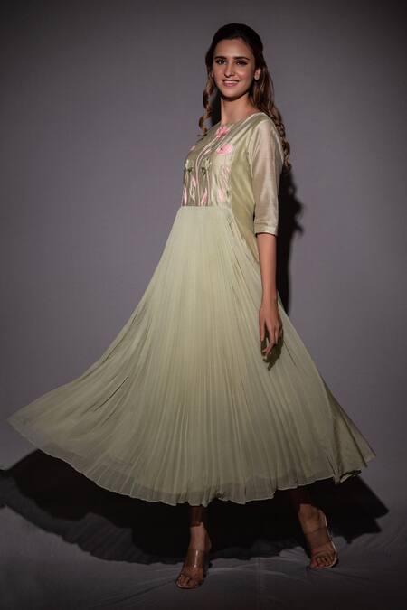 Vara By Vibha N Priti_Green Chiffon, Chanderi Silk Thread Work Round Floral Hand Embroidered Kurta _Online_at_Aza_Fashions