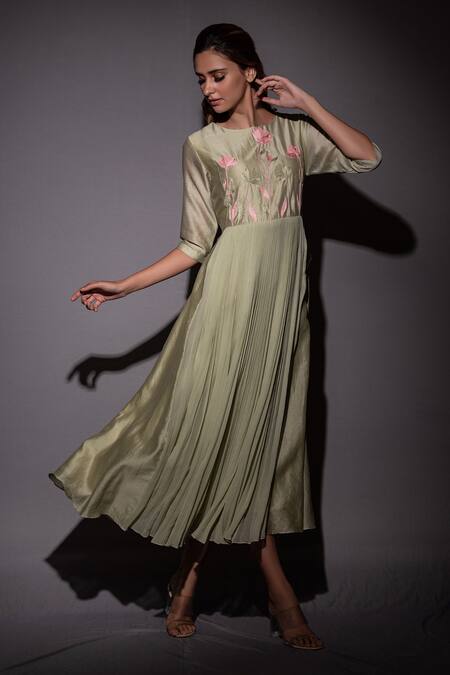 Shop_Vara By Vibha N Priti_Green Chiffon, Chanderi Silk Thread Work Round Floral Hand Embroidered Kurta _Online_at_Aza_Fashions