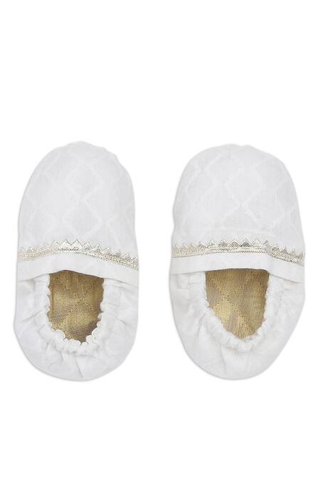 Tiber Taber_White Cotton Lace, Embroidery Cap Mittens And Booties Set_Online_at_Aza_Fashions