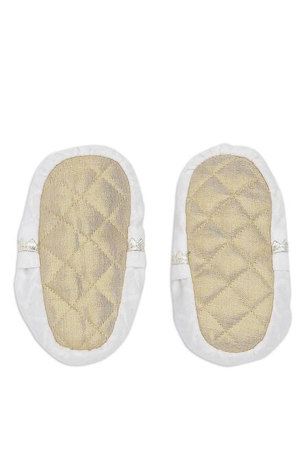 Buy_Tiber Taber_White Cotton Lace, Embroidery Cap Mittens And Booties Set_Online_at_Aza_Fashions