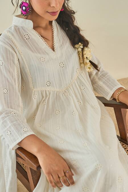 Buy_LAHARIO_White Cotton Cutwork, Floral Motifs Mandarin Collar Embroidered Kurta Set _Online_at_Aza_Fashions