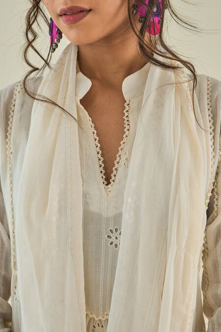 Shop_LAHARIO_White Cotton Cutwork, Floral Motifs Mandarin Collar Embroidered Kurta Set _Online_at_Aza_Fashions