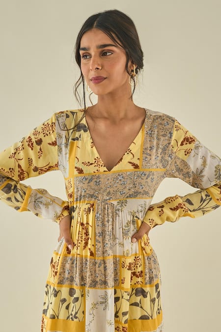 Shop_LAHARIO_White Cotton Floral Motifs V Neck Print Kurta Set _Online_at_Aza_Fashions