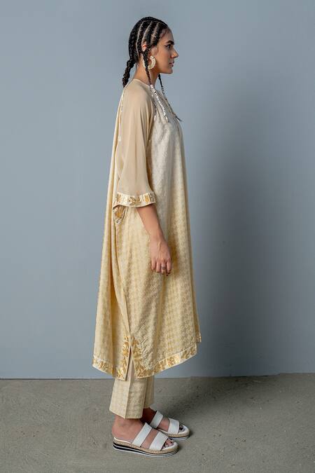 Pooja Rajgarhia Gupta_White Cotton Satin Embroidered Sequins Round Cleo Printed Kaftan And Pant Set _Online_at_Aza_Fashions