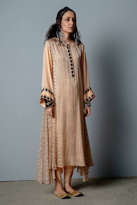 Pooja Rajgarhia Gupta Beige Crepe, Georgette, Cotton Satin Geometric Print, Zenobia Kurta And Pant Set Online at Aza Fashions Pooja Rajgarhia Gupta_Beige Crepe, Georgette, Cotton Satin Geometric Print, Zenobia Kurta And Pant Set _Online_at_Aza_Fashions