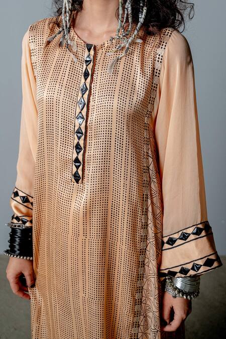 Pooja Rajgarhia Gupta Beige Crepe, Georgette, Cotton Satin Geometric Print, Zenobia Kurta And Pant Set at Aza Fashions Pooja Rajgarhia Gupta_Beige Crepe, Georgette, Cotton Satin Geometric Print, Zenobia Kurta And Pant Set _at_Aza_Fashions