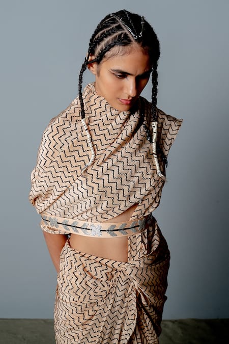 Buy_Pooja Rajgarhia Gupta_Beige Crepe, Cotton Satin Geometric Print, Zenobia Pre-draped Saree With Blouse _Online_at_Aza_Fashions