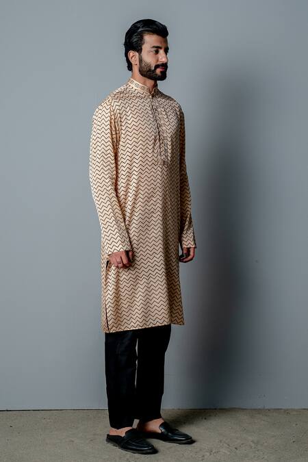 Pooja Rajgarhia Gupta_Beige Cotton Silk Zig Zag Print Kurta Set _Online_at_Aza_Fashions