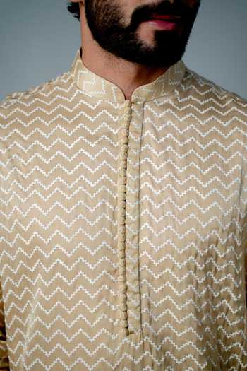 Shop Pooja Rajgarhia Gupta White Cotton Silk Zig Zag Print Kurta Set Online at Aza Fashions Shop_Pooja Rajgarhia Gupta_White Cotton Silk Zig Zag Print Kurta Set _Online_at_Aza_Fashions