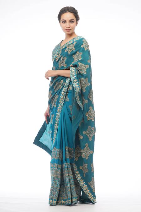 Shruti S_Blue Saree  Crepeblouse  Silk Petticoat  Satin Geometric V Neck Print With_Online_at_Aza_Fashions