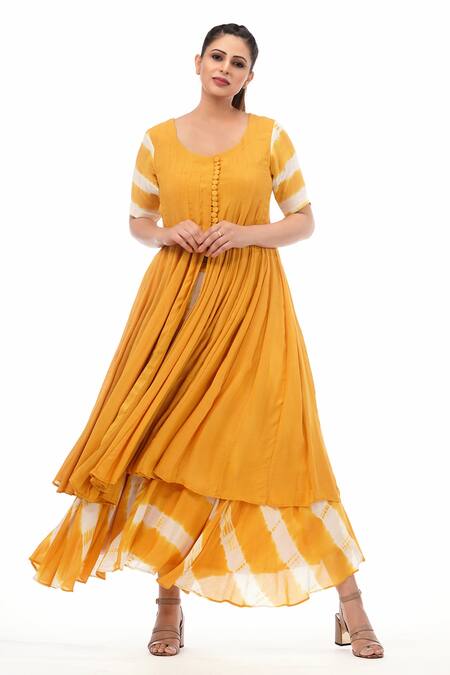 Shruti S_Yellow Kurta Mulmulskirt  Tie Dye Round Lehenga And Set_Online_at_Aza_Fashions
