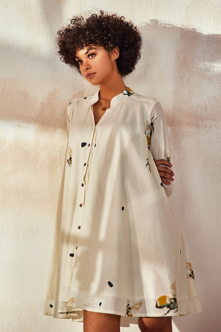 Kharakapas_White Cotton Bee Motifs Band Collar Print Shirt Dress _Online_at_Aza_Fashions