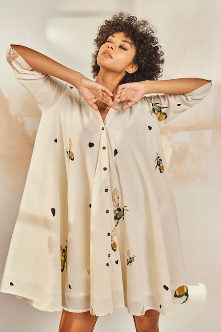 Buy_Kharakapas_White Cotton Bee Motifs Band Collar Print Shirt Dress _Online_at_Aza_Fashions