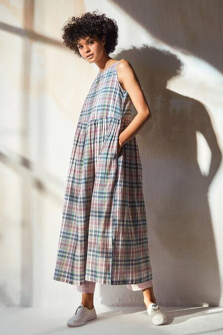 Kharakapas_Multi Color Mulmul Checkered Boat Neck Tunic And Trouser Set_Online_at_Aza_Fashions