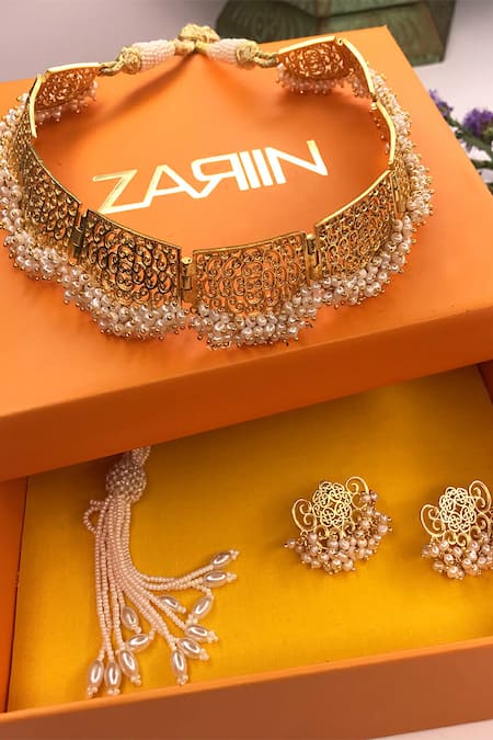 Shop ZARIIN Gold Plated Pearls Cutwork Jewellery Set Gift Box Online at Aza Fashions Shop_ZARIIN_Gold Plated Pearls Cutwork Jewellery Set Gift Box _Online_at_Aza_Fashions