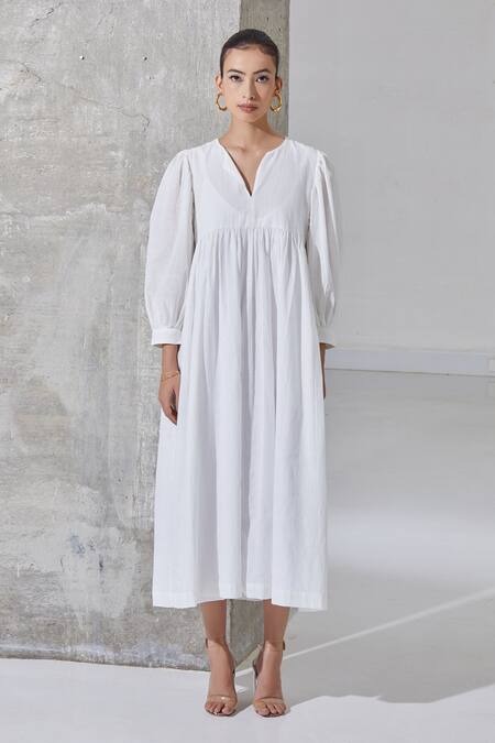 The Summer House White Organic Cotton Round Notched Veallai Dress Online at Aza Fashions The Summer House_White Organic Cotton Round Notched Veallai Dress _Online_at_Aza_Fashions