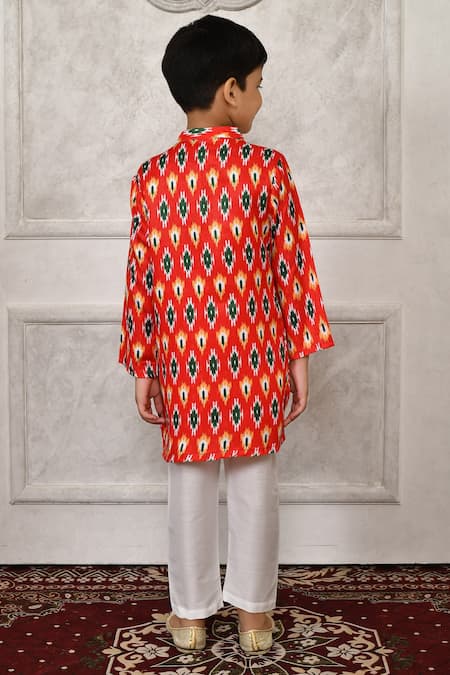 Shop_Petite Pomme_White Silk Geometric Print Kurta Set_at_Aza_Fashions