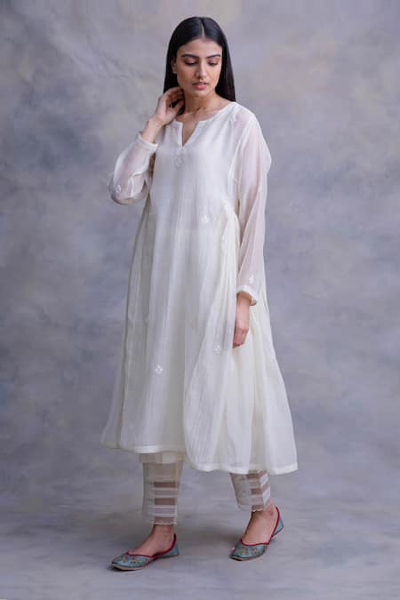 Chandbari White Chanderi And Cotton Embroidery Thread Notched Kurta & Pant Set 