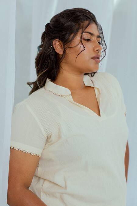Buy Latha Puttanna White Hand Woven Cotton Collared Neck Asvi Top Online at Aza Fashions Buy_Latha Puttanna_White Hand Woven Cotton Collared Neck Asvi Top _Online_at_Aza_Fashions